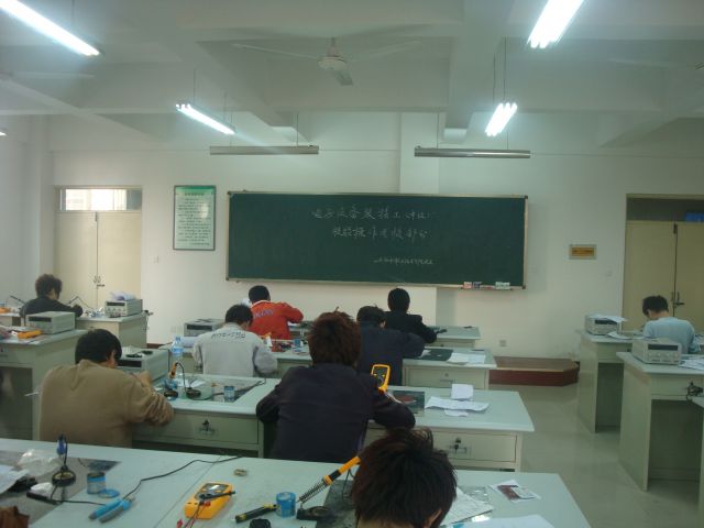 电子设备装接工